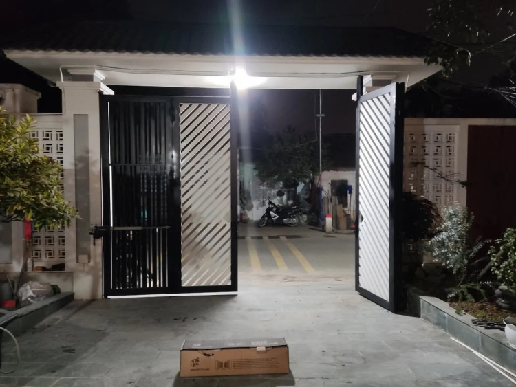 cổng 2 cánh đơn giản kết hợp cánh Tay đòn Calypso